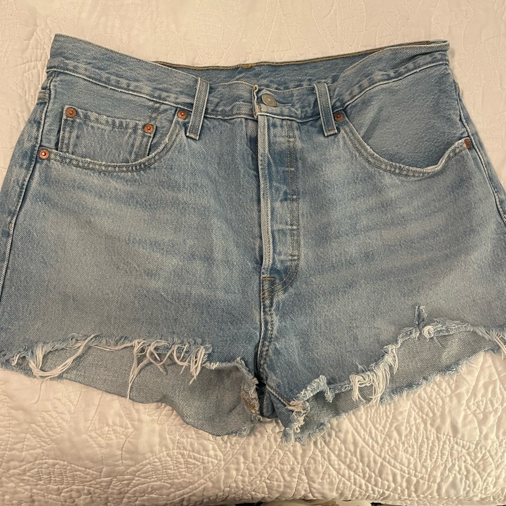 Signature 501 Levi’s cutoffs